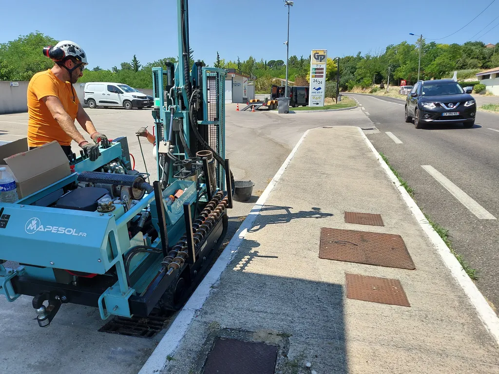 Étude environnementale à Rochefort-du-Gard dans le Gard (30) avant la vente d'un ancien site de station-service