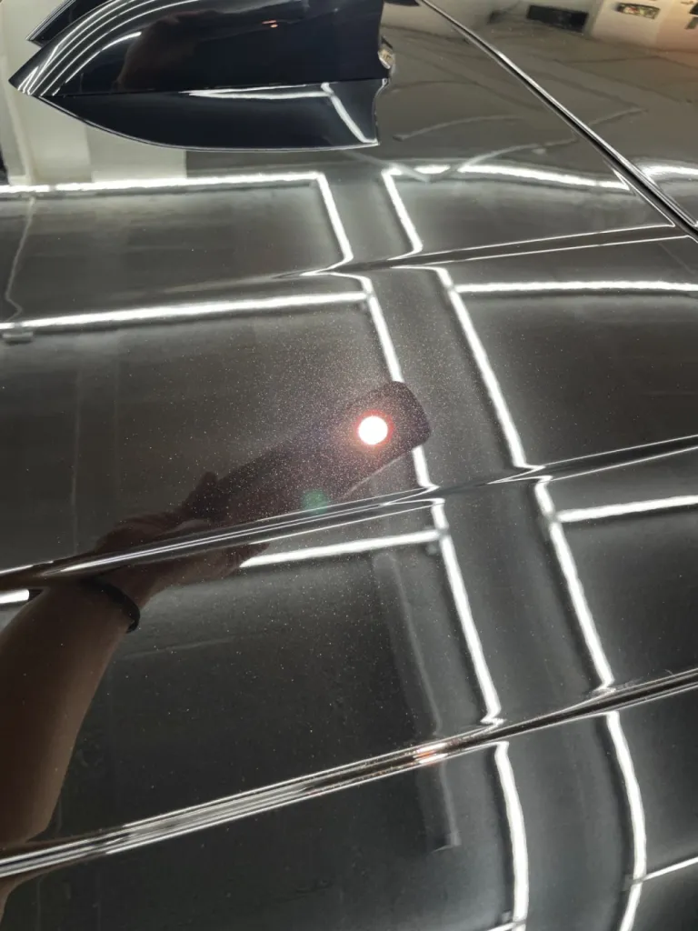 Polissage et Protection Céramique Gtechniq : L'ultime traitement pour sublimer votre Range Rover Sport P400e par Riviera Detailing