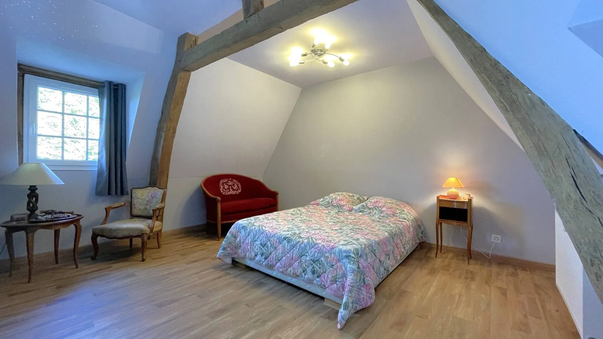 Longère rénovée de 171 m² et une dépendance de 75 m², située sur un magnifique parc clos et boisé de 2 hectares, Normandie, 76