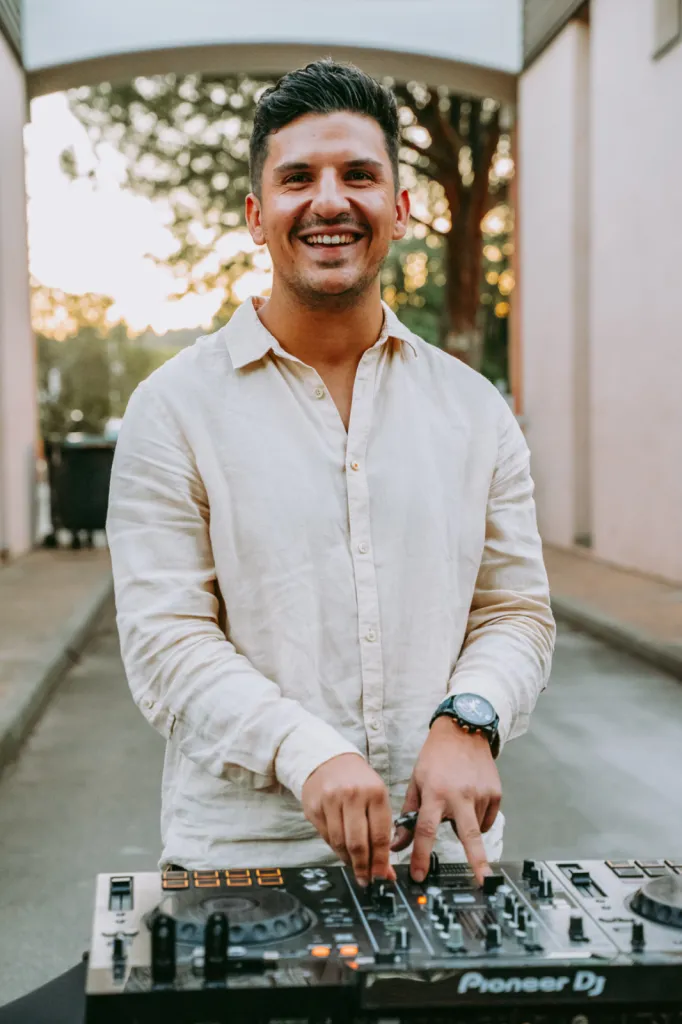 DJ professionnel pour événements privés et professionnels proche Toulouse & Bordeaux – LWE Agency