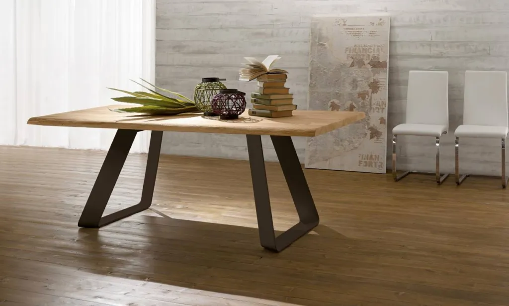 Modèle de table de repas style atelier de fabrication italienne  à l'achat à Bandol dans le 83