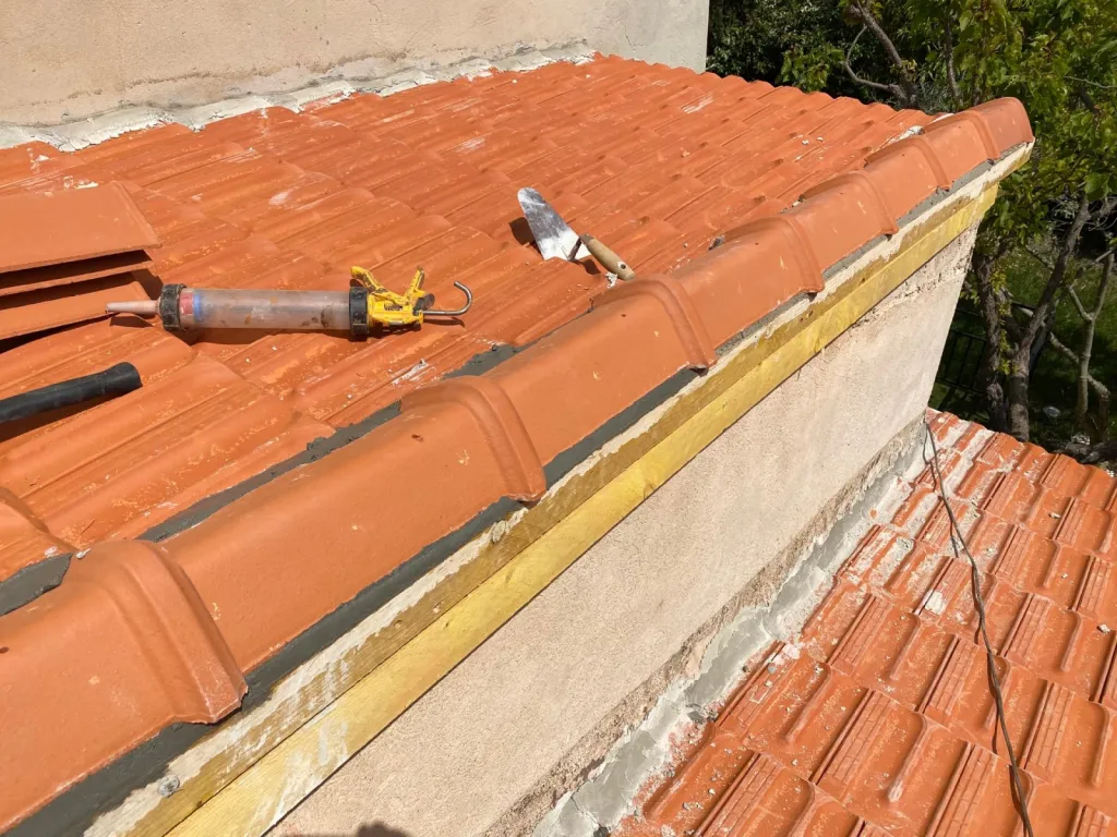 Changement d’une toiture tuiles plates de Marseille sur Gréasque près de Aix en Provence