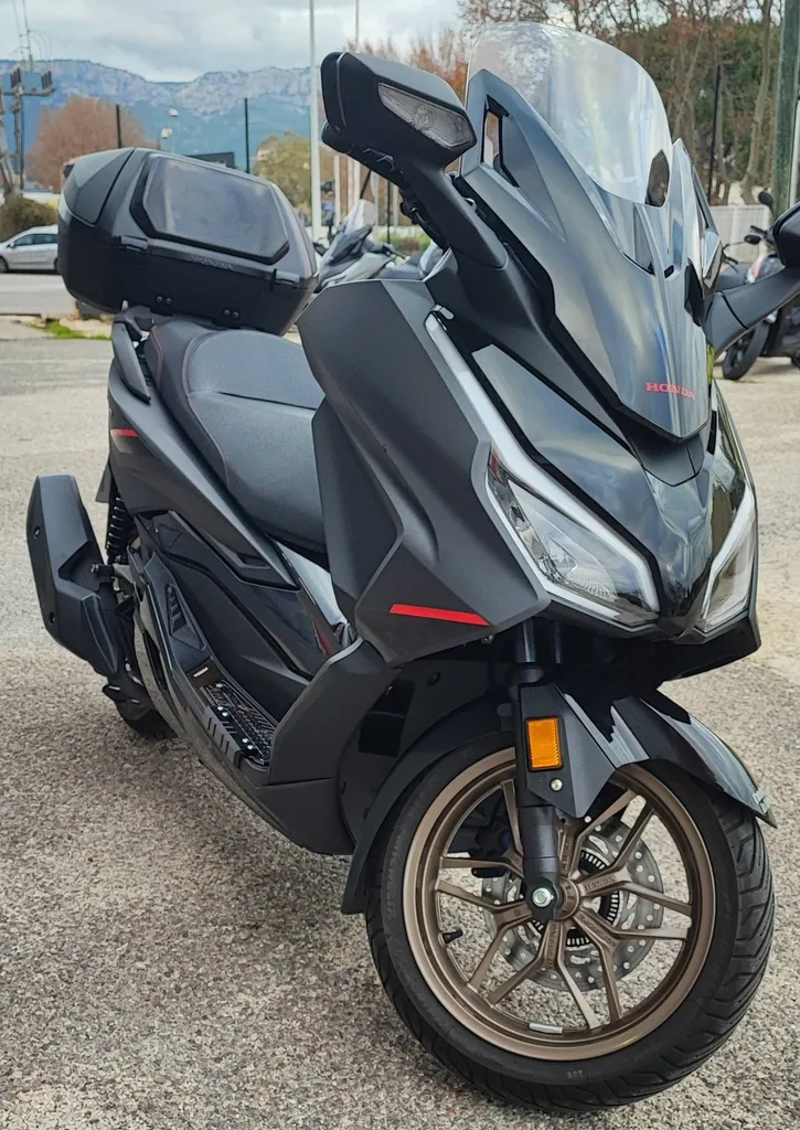 HONDA FORZA 125 LIMITED EDITION TOP BOX DU 01/2025 AVEC 7500 KM