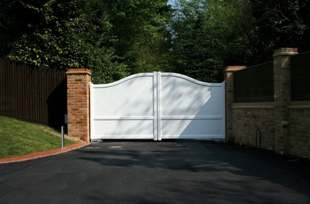 Portail battant Prefal à Ensues la Redonne 