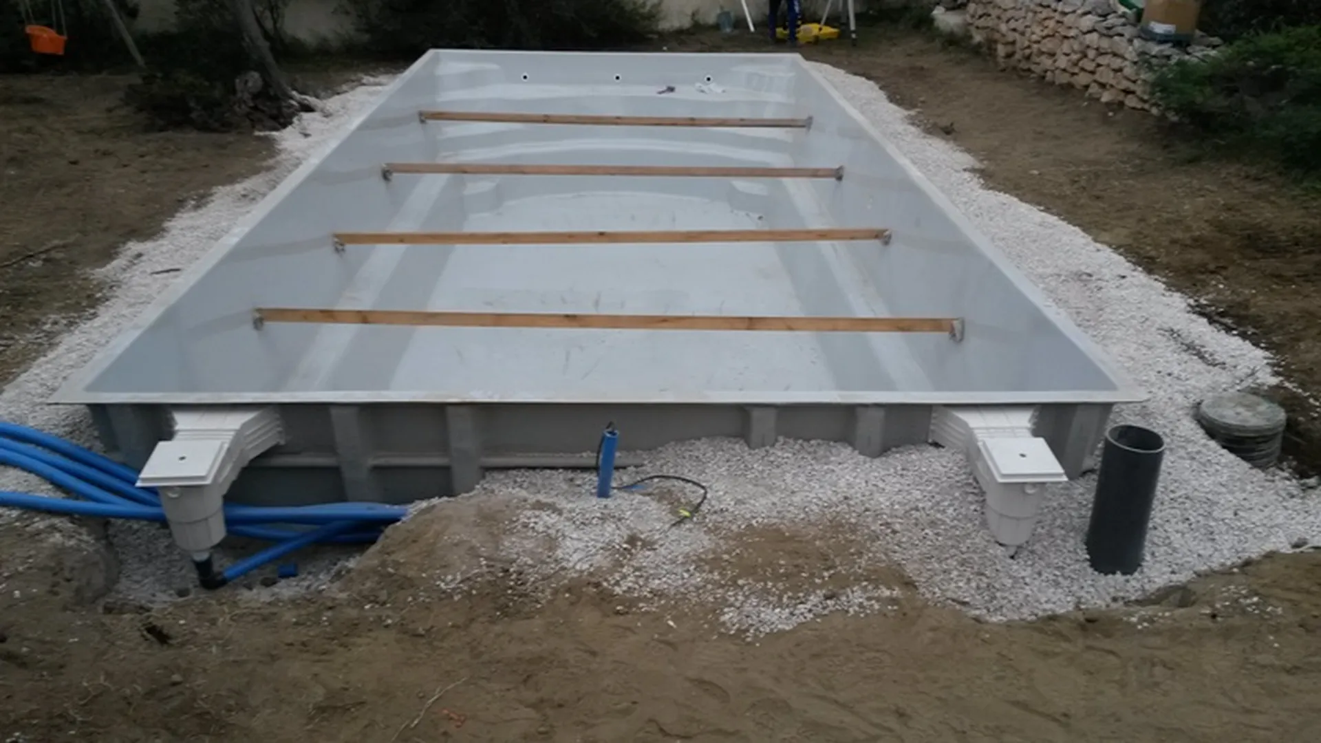 terrassement  d'une piscine à la Couronne