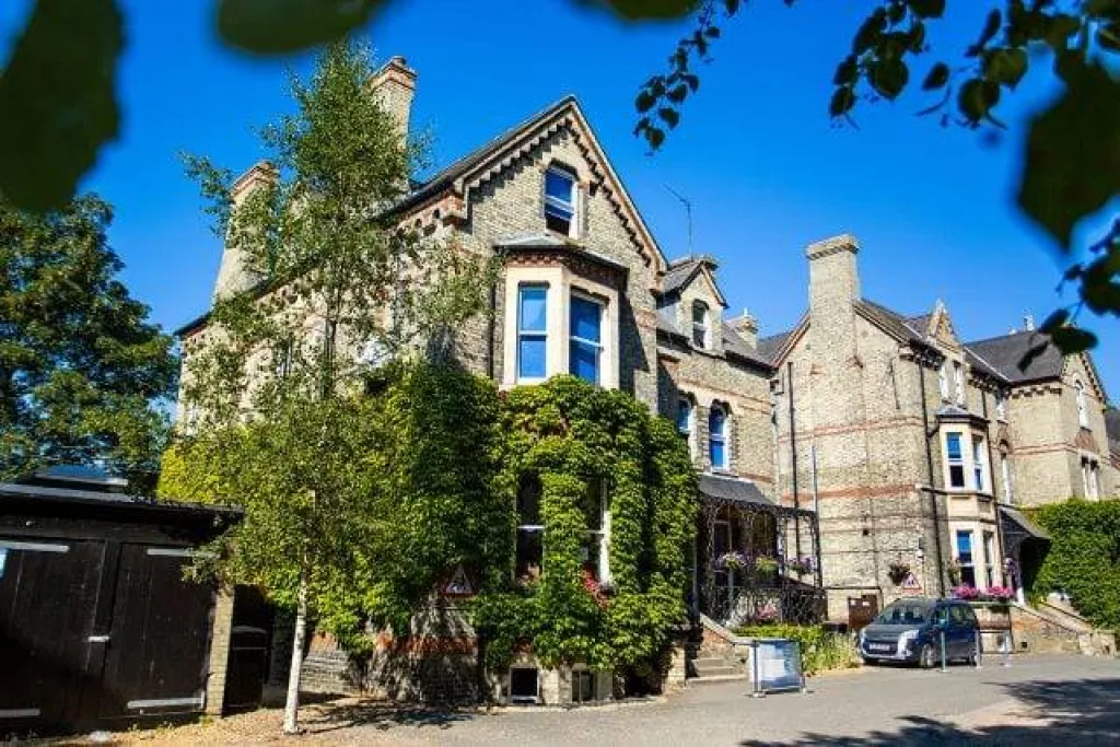 Summer Camp dans un campus de Cambridge pour les 12 - 14 ans !