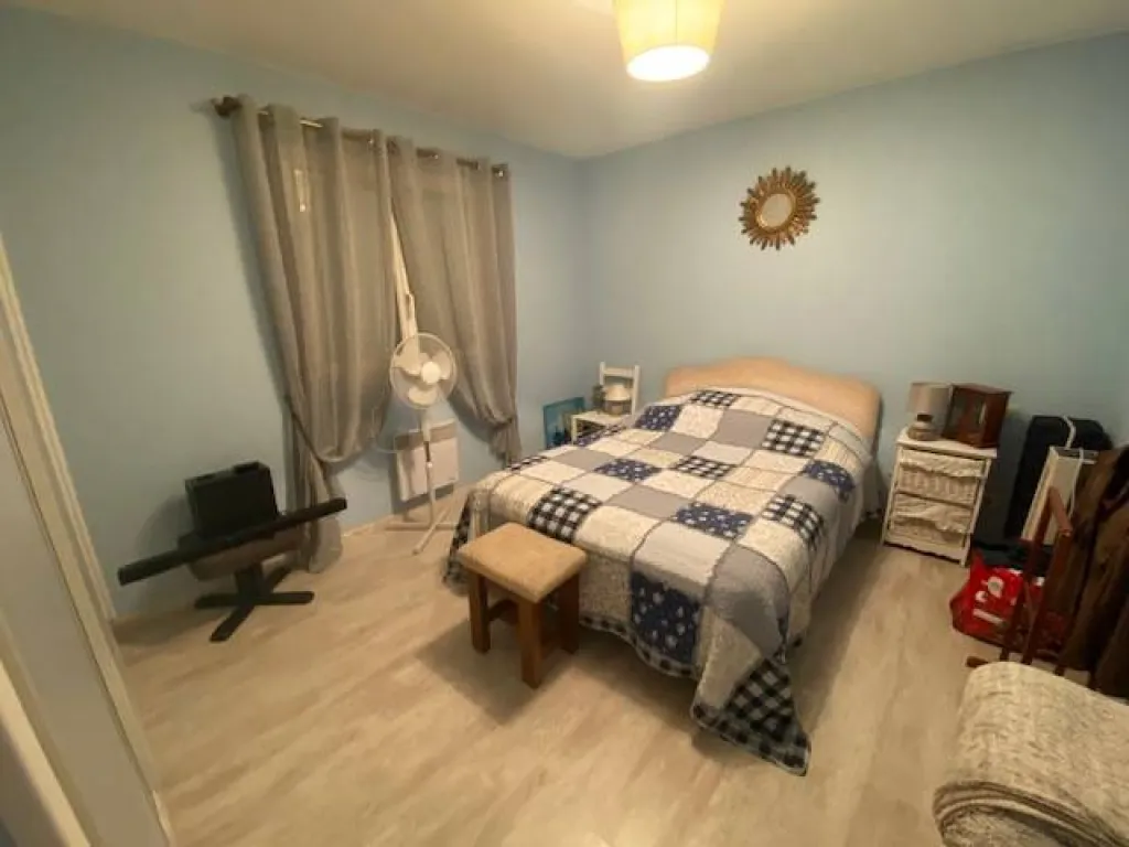 cette maison dispose de trois belles chambres