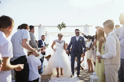 cérémonie de mariage sur la plage en italie