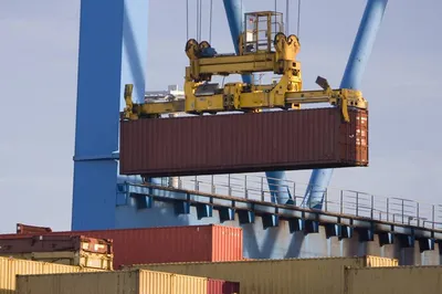 Transferts de lignes de production et transferts d'usines à l'étranger 