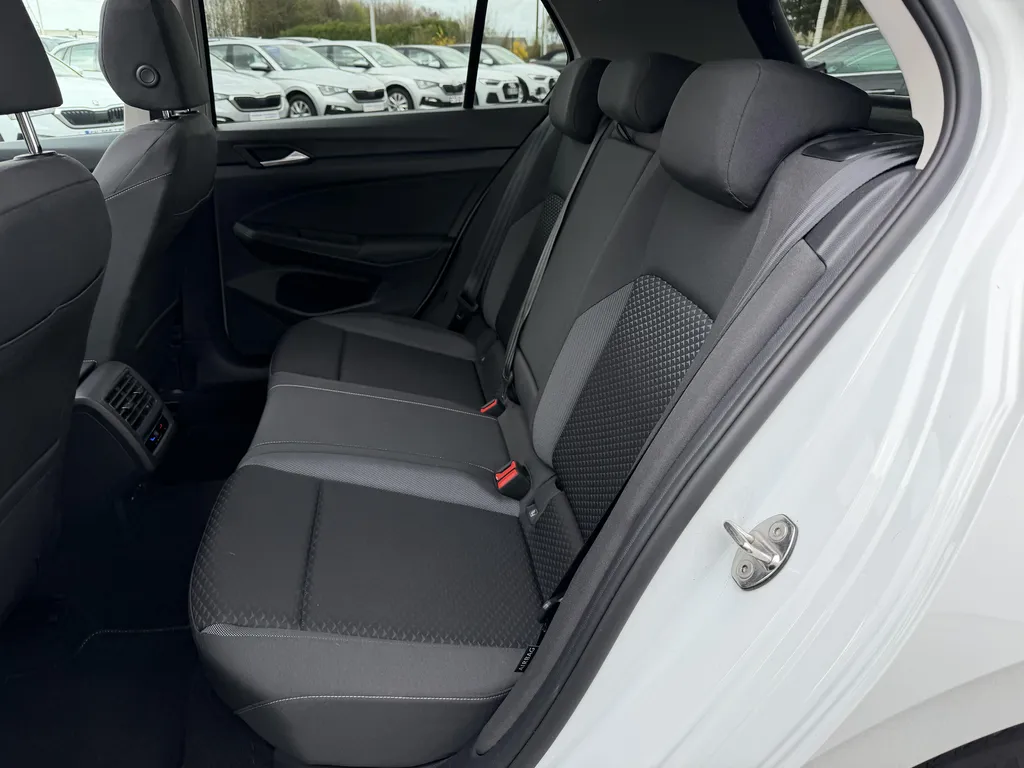 Volkswagen Golf 8 d'occasion à La Frénaye : Berline TDI 150 DSG7 disponible chez Caudebec Automobiles près du Havre