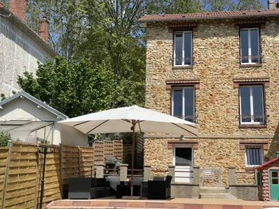Maison rare à vendre à Triel sur Seine avec accès fluvial, grand jardin, à 10 min ou 1  kilomètre de la gare RER