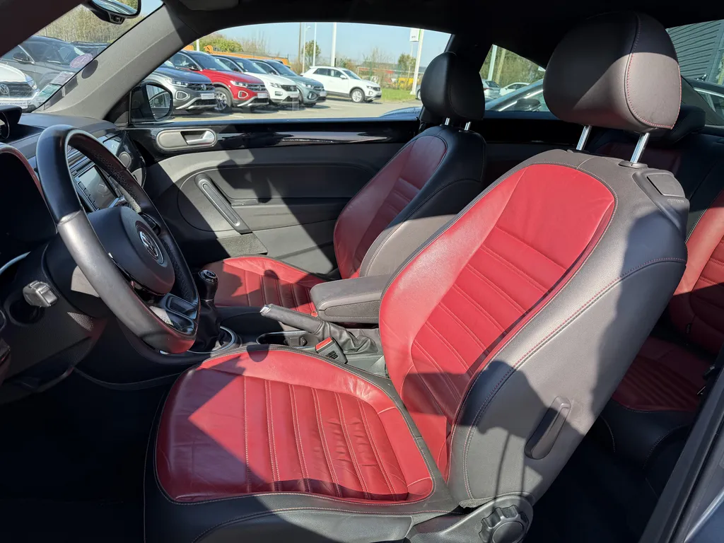Volkswagen Coccinelle d'occasion à prix attractif chez votre garage Caudebec Auto proche du Havre, vente de voitures révisées en Normandie.
