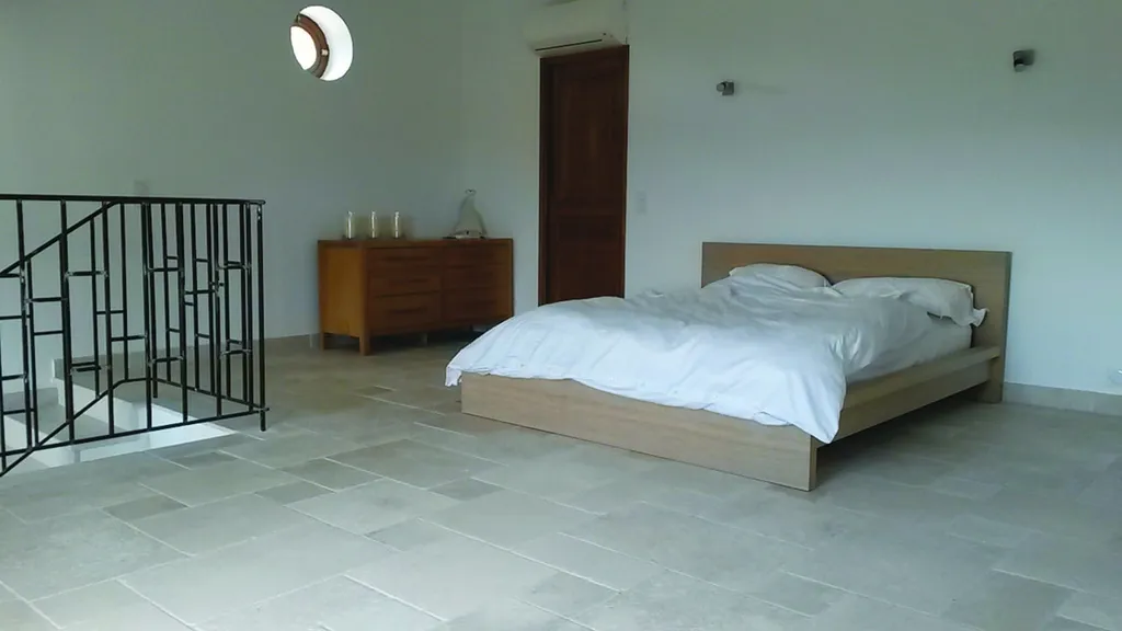 Sol intérieur en pierre naturelle : dallage en pierre et carrelage pour intérieur