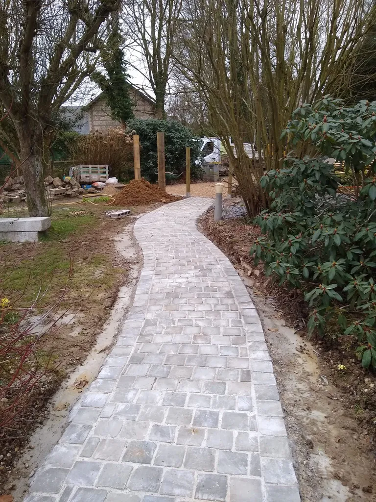 Création minérale complète au Havre (76600) : allée, parking, clôture et murs de soutènement