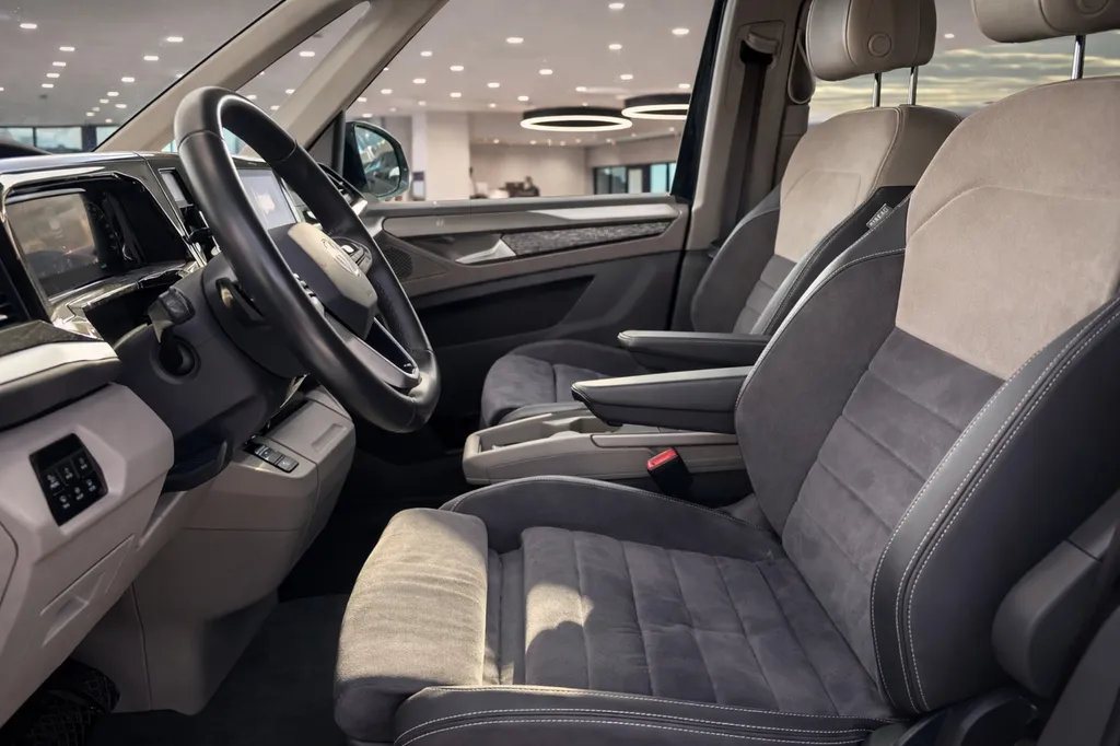 A vendre sur Bordeaux Volkswagen T7 Multivan eHybrid 218ch DSG – 7 places – Toit pano – ErgoComfort massage