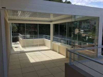 fermeture de pergola par rideau verre
