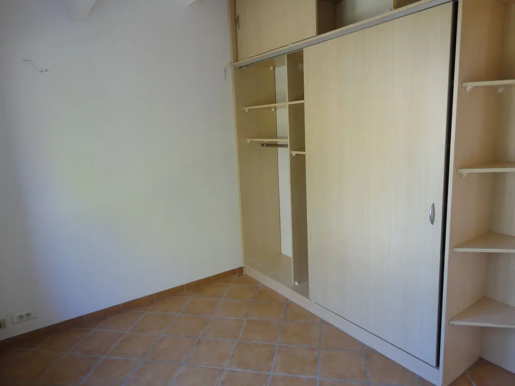 CARNOUX VENTE villa 3 Carnoux proche commodités, terrasse de 160m²