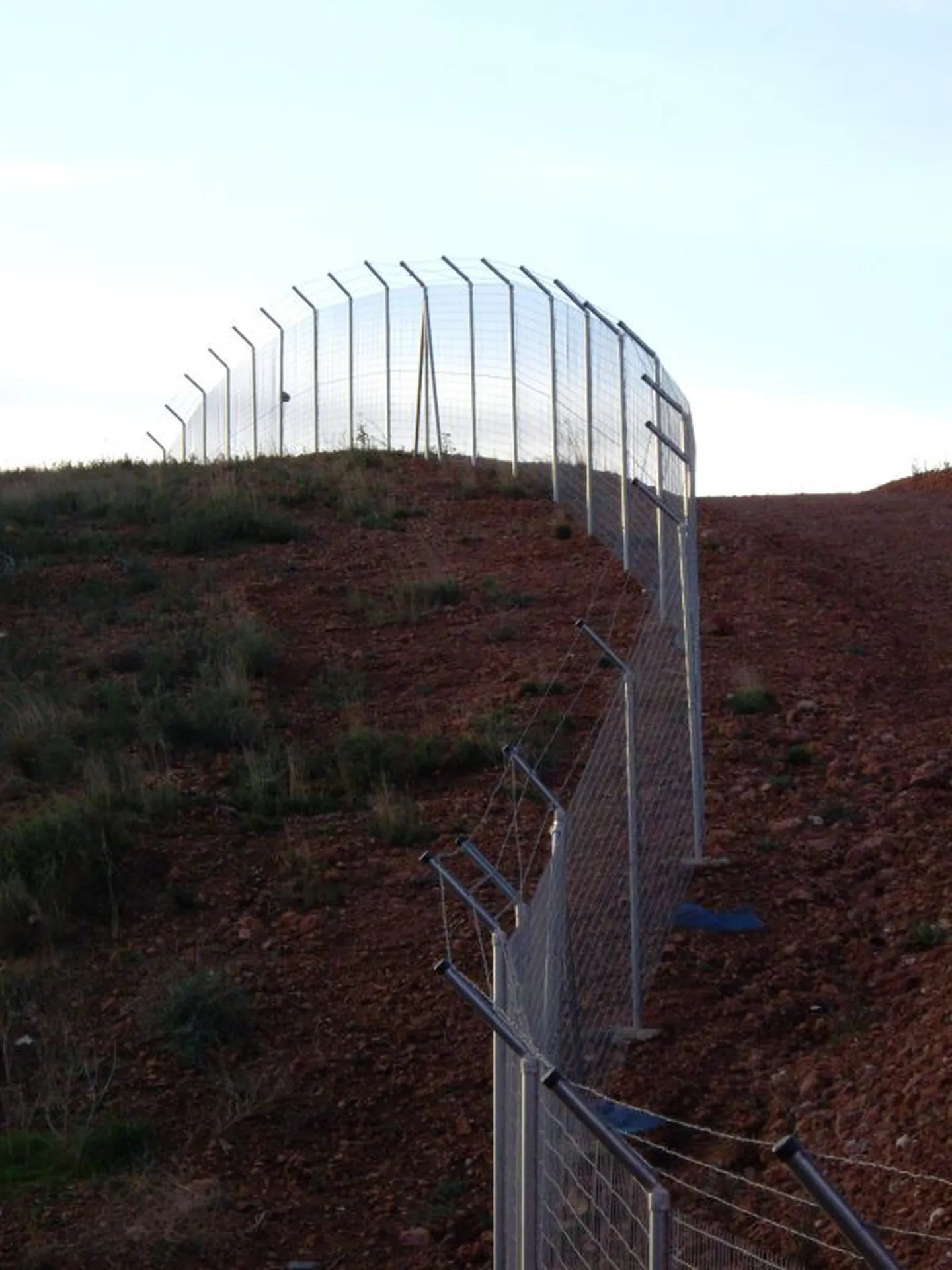 grillage soudé en acier galvanisé, bavolet et barbelé