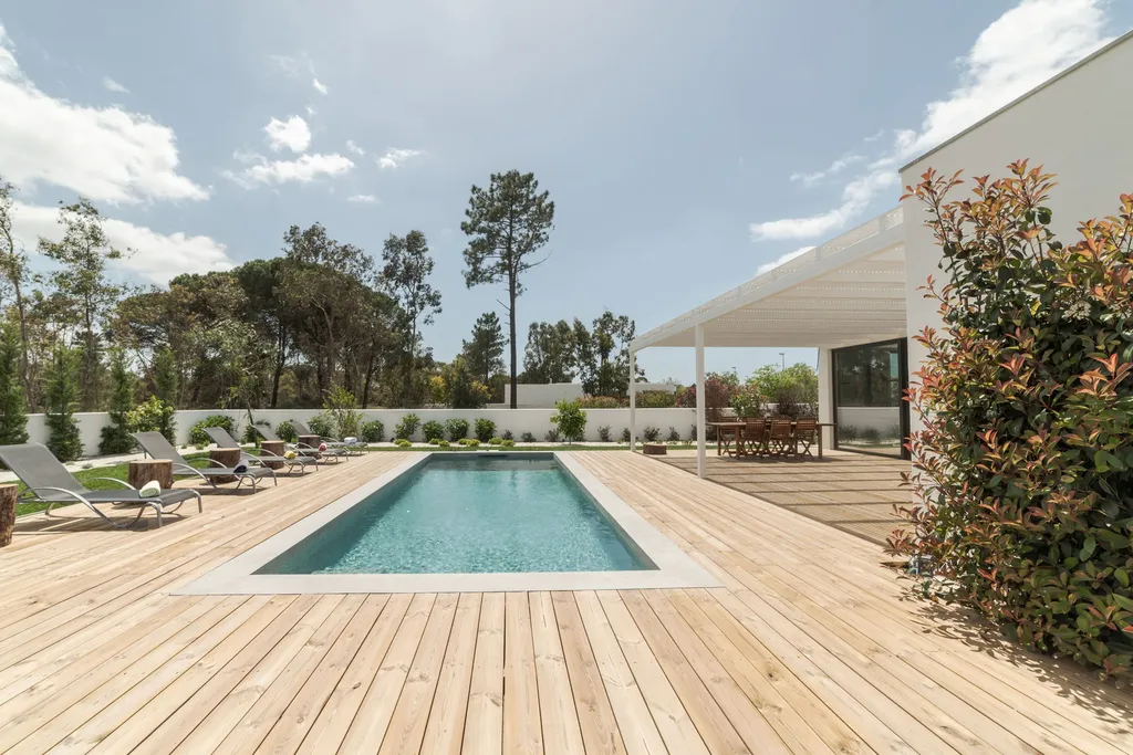 Le spécialiste local de l’équipement, de l’entretien, du dépannage et de la rénovation de piscines, avec expertise technique à Châteauneuf les Martigues, Carry le Rouet et Martigues