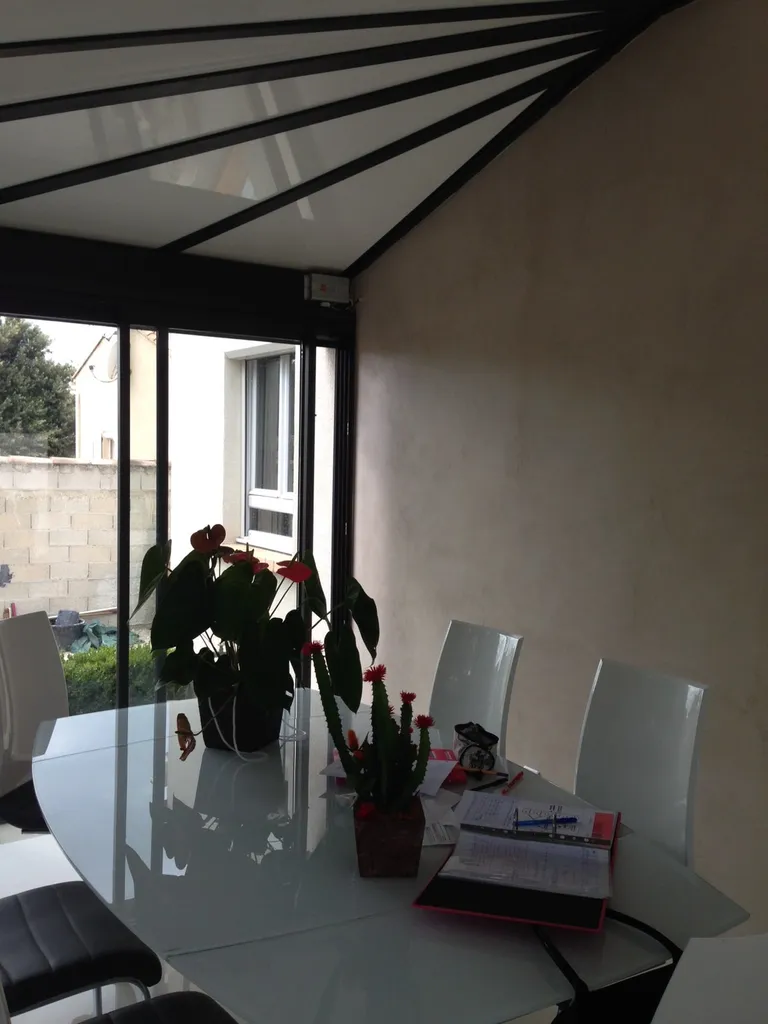 Véranda ou pièce à vivre avec toiture isolante