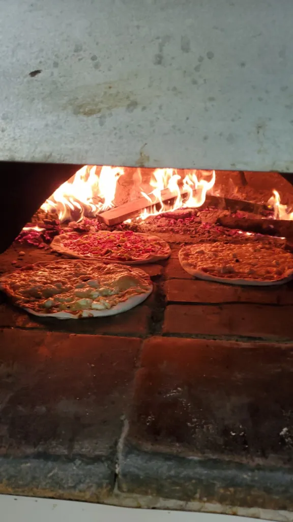 pizza au feu de bois centre ville salon de provence presto pizza salon