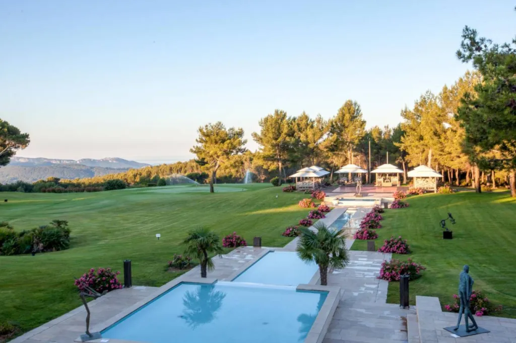 La pierre naturelle 36 rue de Bourgogne à Paris pour piscine et bassin Terrasse en pierre naturelle piscine pour hôtel 