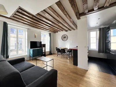 Mon appartement donne sur la place du marché de Saint-Germain-en-Laye