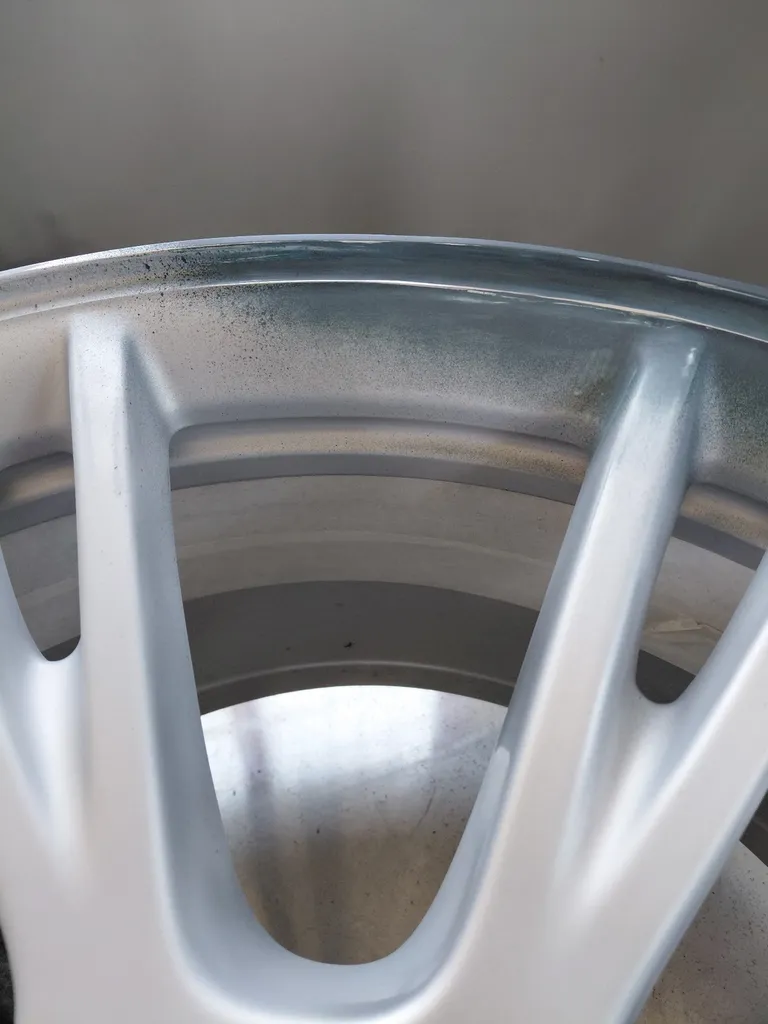 Réparation jante Tesla avec Ajout de matière Aluminium sur Limonest