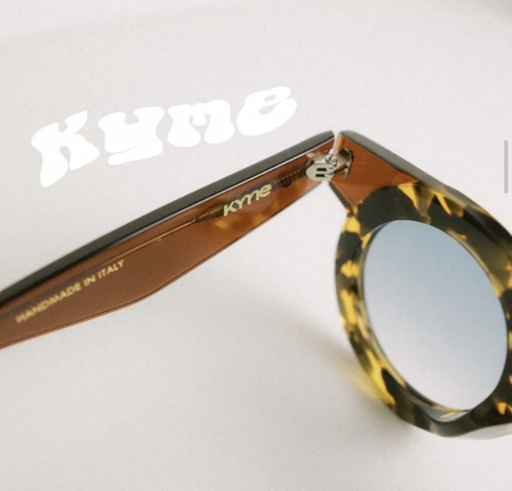 Lunettes de soleil de créateur Italien chez votre Opticien à Vitrolles, Saint Mitre les Remparts et les Pennes Mirabeau 