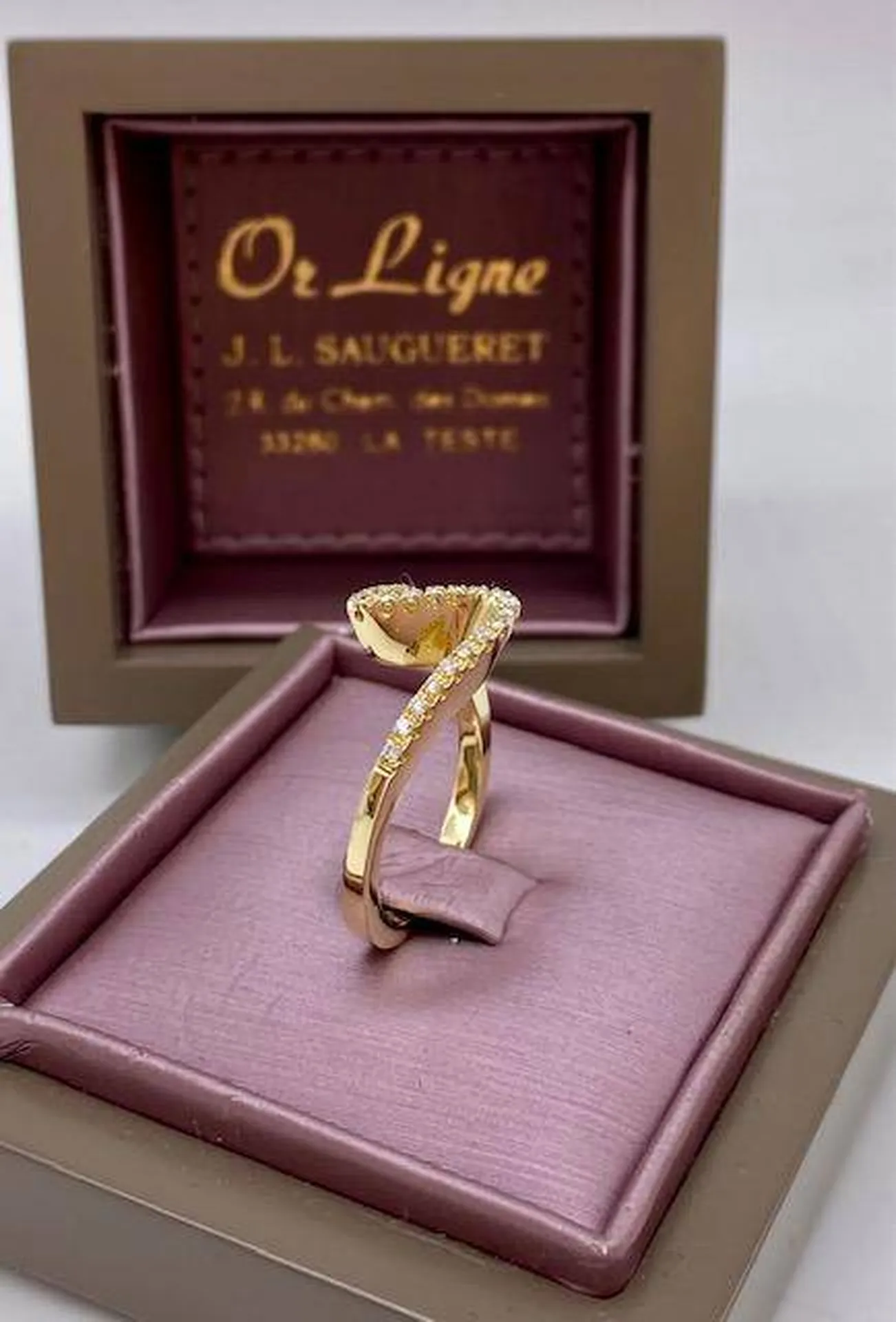 Ou trouver une bague moderne en or 750/1000ème et diamants près de Bordeaux? Chez la bijouterie Or Ligne à La Teste de Buch