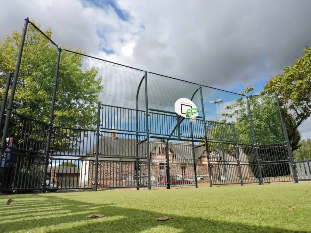 Terrain Multisports en métal Chambery