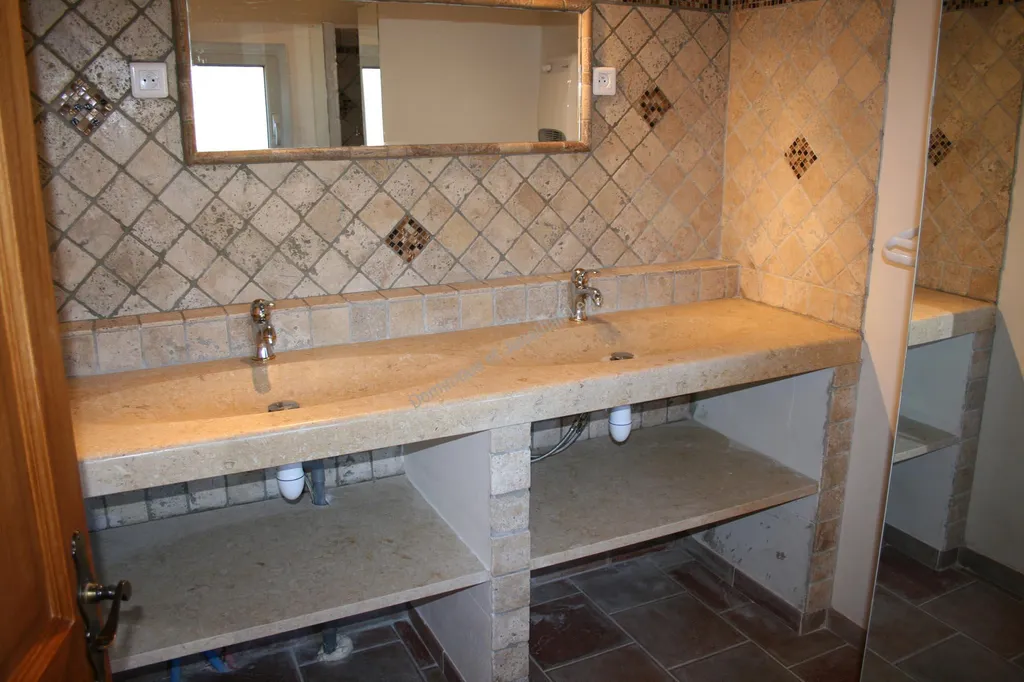 Plan de salle de bains massif en marbre