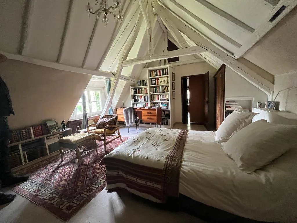 A saisir belle propriété  édifiée sur une parcelle de 5000 m² sur la commune de LA MAILLERAYE SUR SEINE