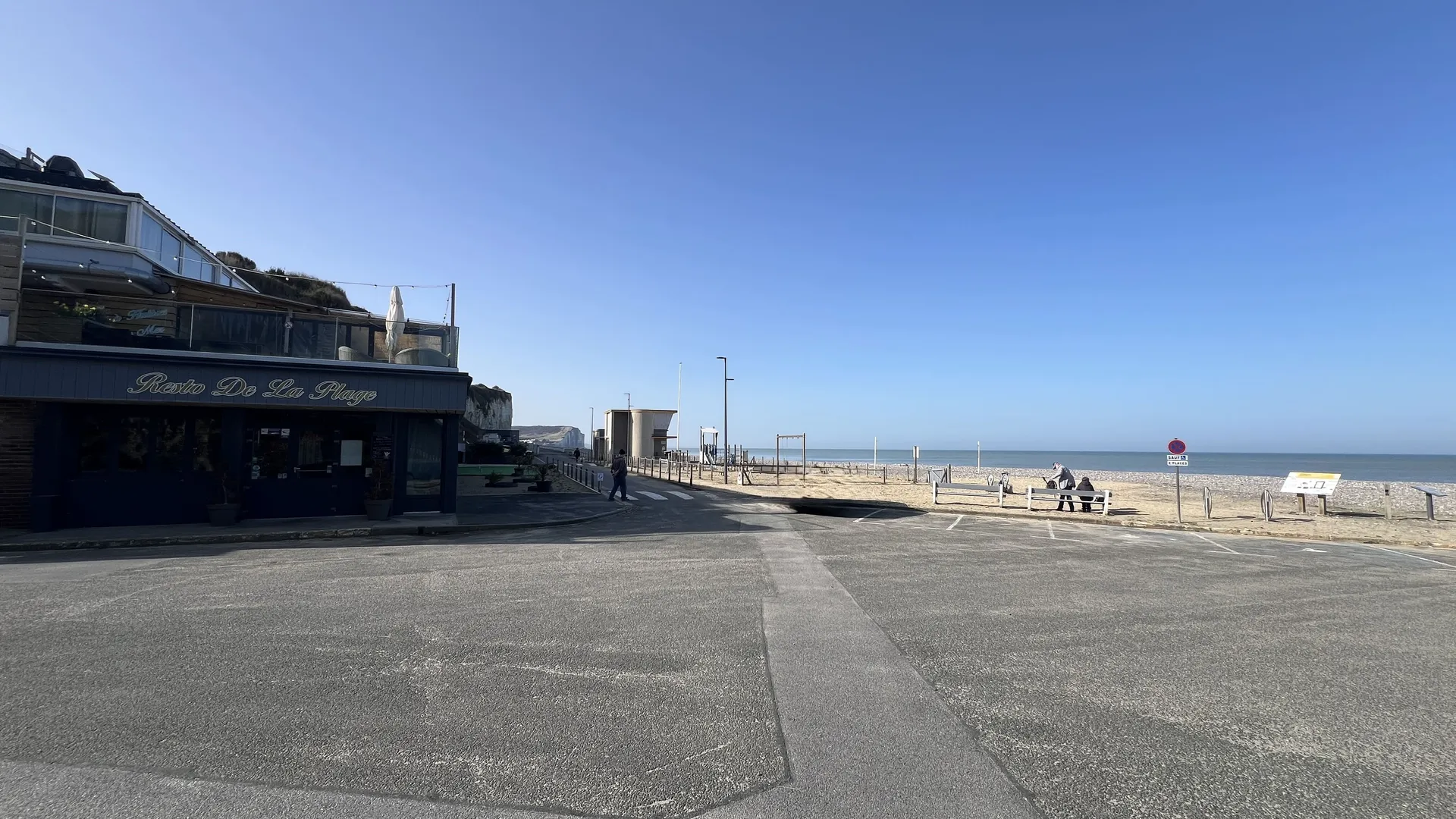 Ensemble immobilier avec 2 appartements 22m² et 13,5m² à rénover, idéal location saisonnière, à deux pas de la plage à Mesnil-Val 76910.