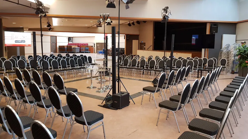 Location et installation de chaise et matériel scénique