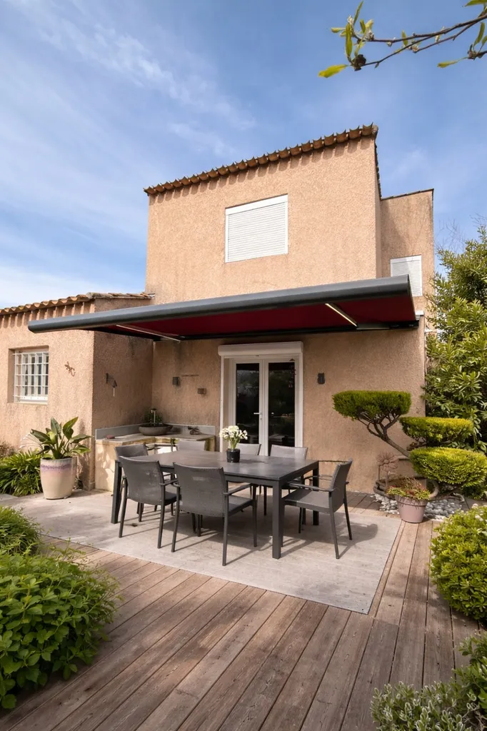 Mise en place d'un store banne Marquises modèle Onyx sur Martigues