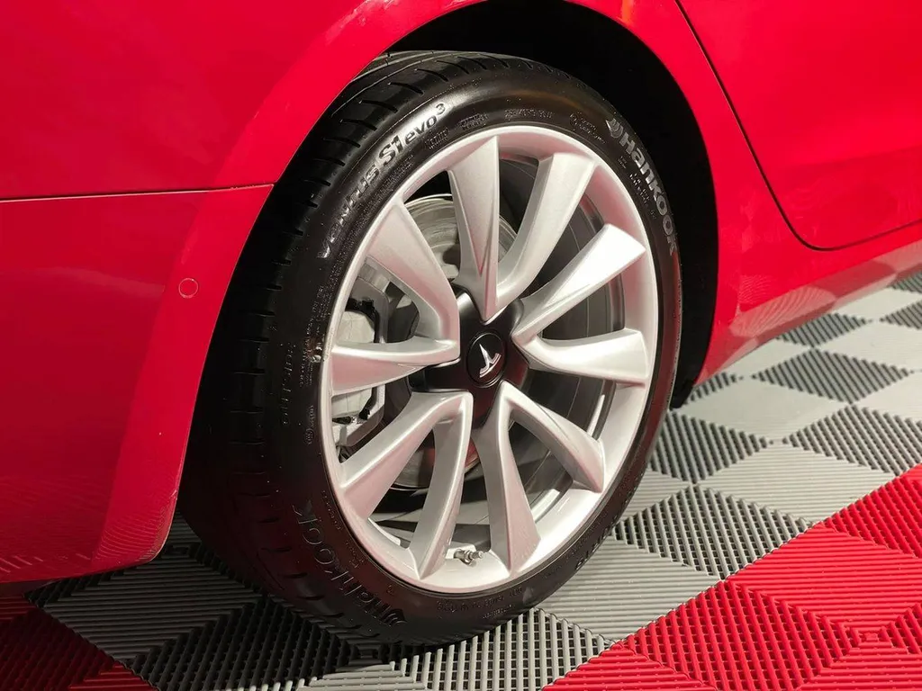 Prix d'un traitement céramique tesla model 3 à Lyon