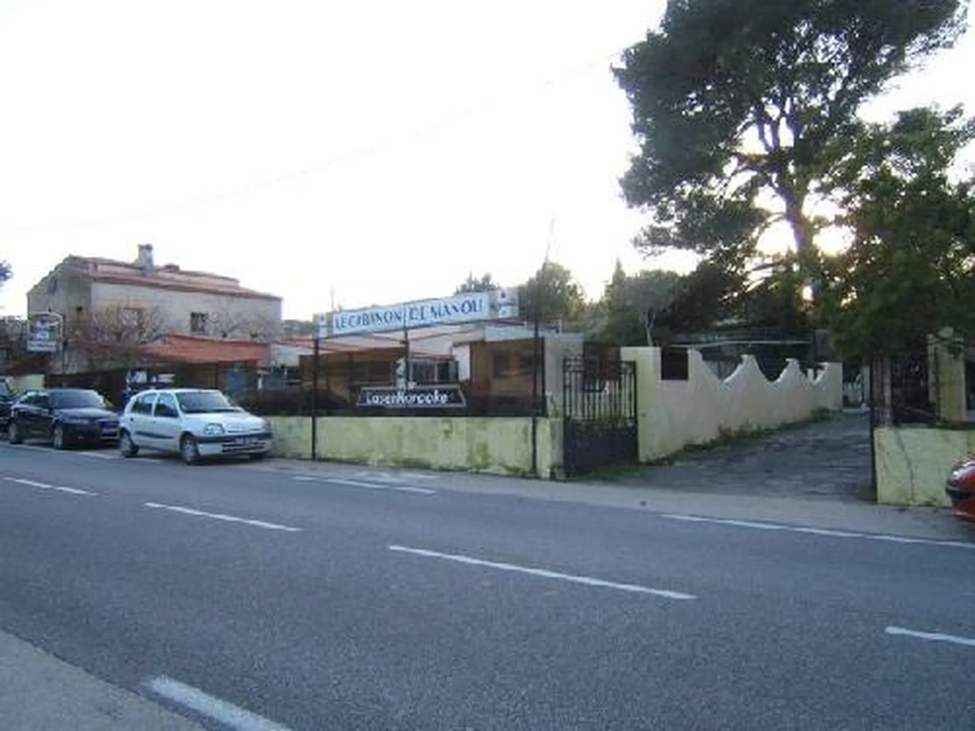 Vente murs commerciaux Roquefort La Bédoule avec piscine