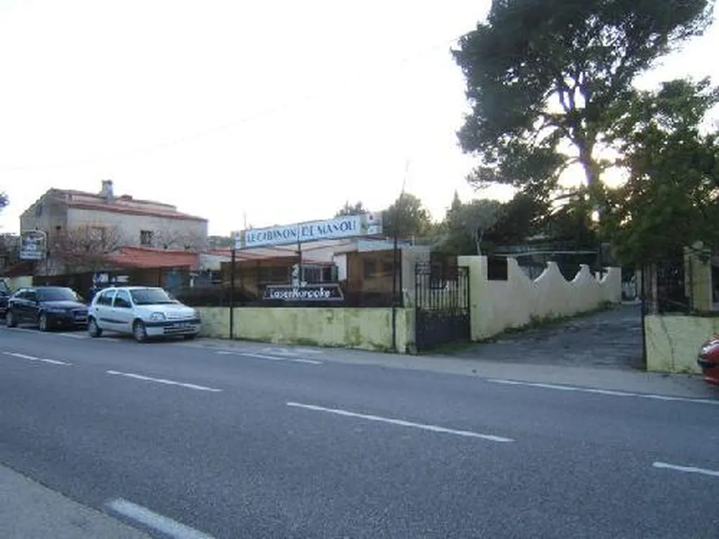 Vente murs commerciaux Roquefort La Bédoule avec piscine