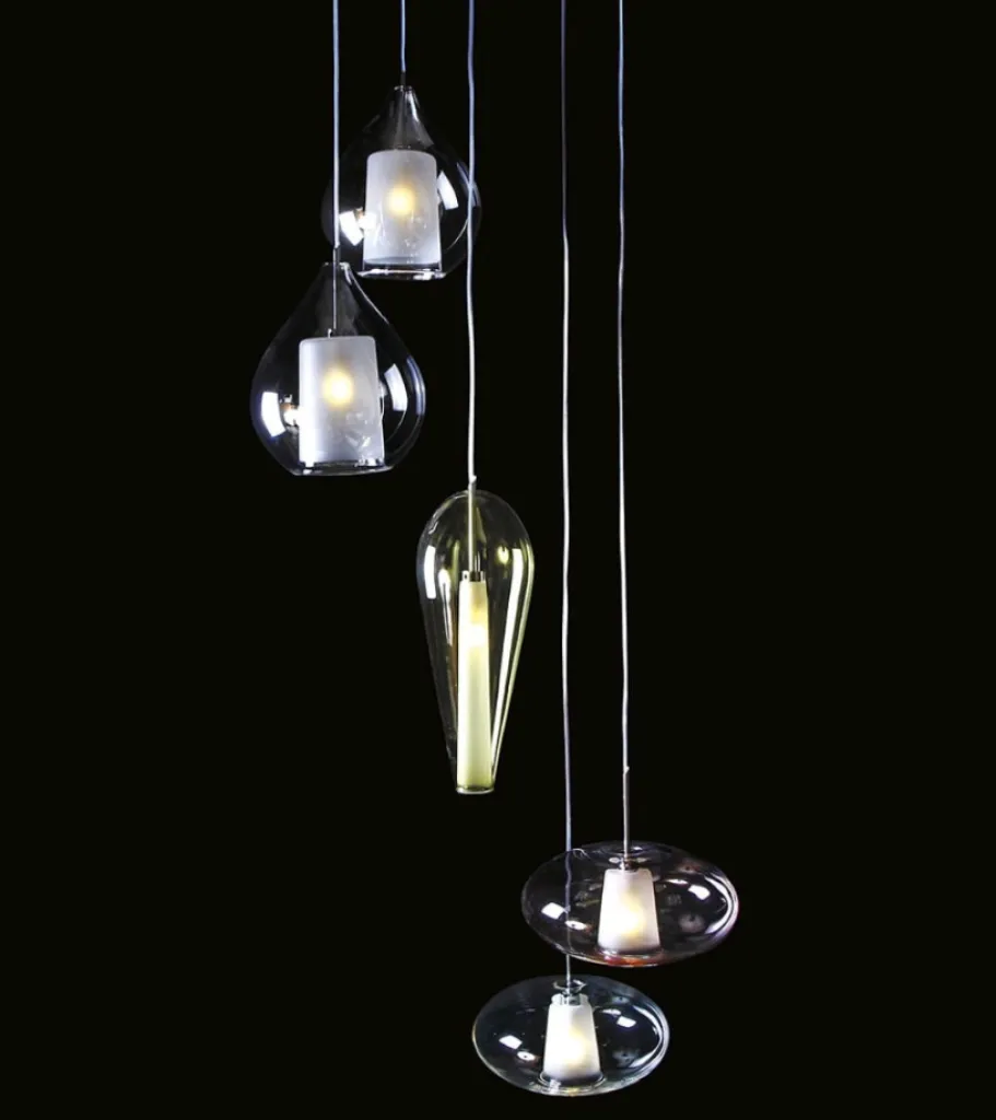 Concept Verre des luminaires d'intérieur d'exception  au style épuré, une équipe de designers passionnés et un grand respect des créations des maîtres verriers.