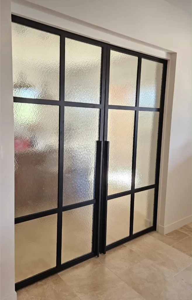 menuiserie acier à galandage sur mesure Éguilles système Scrigno porte coulissante acier design Atelier PAF Ferronnerie Aix-en-Provence