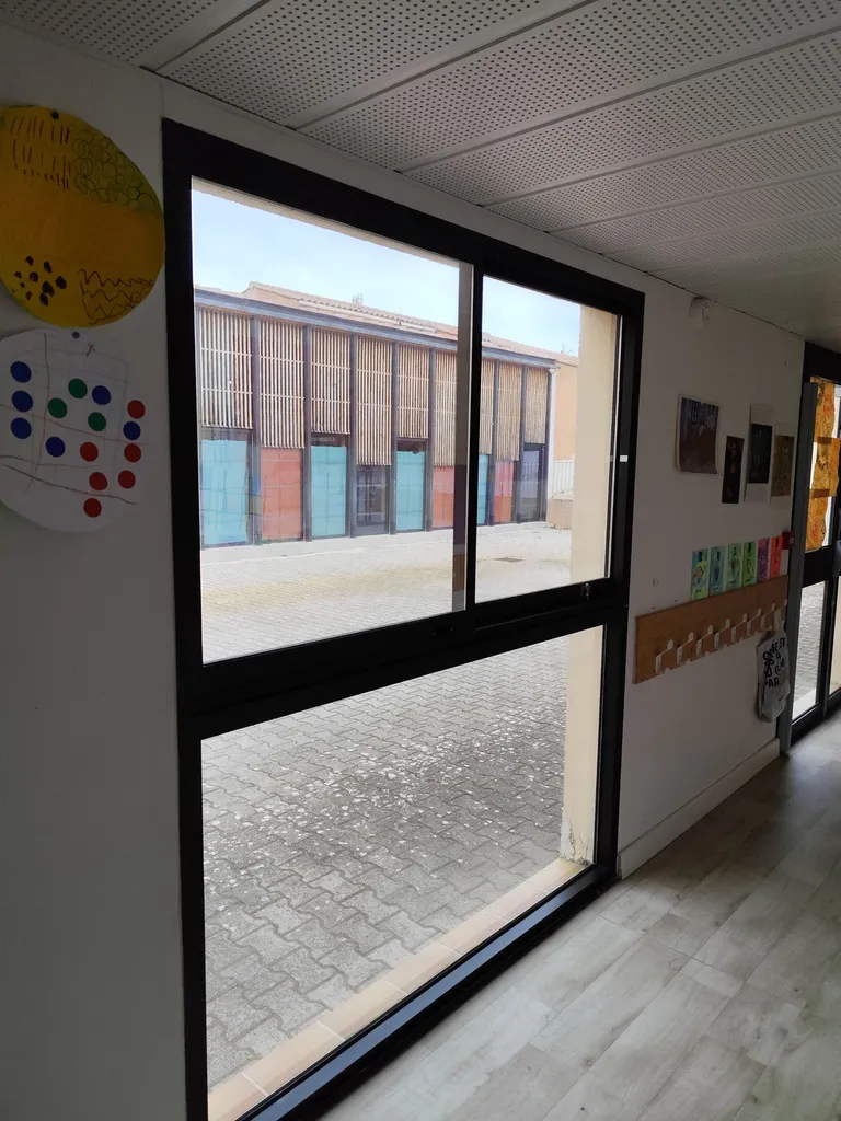 POSE DE FILM ANTI VIS A VIS ASPECT MIROIR ECOLE MATERNELLE MARSEILLE