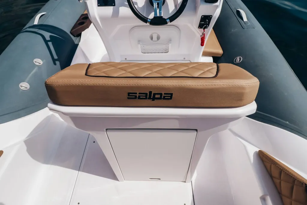 Bateau pneumatique compact Salpa Soleil 18