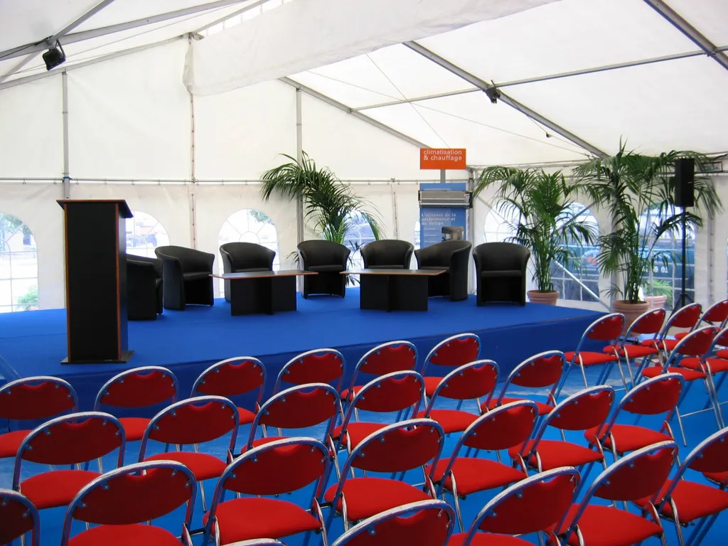 Location d'une estrade a st quentin fallavier