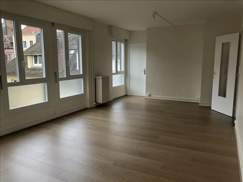 Bel appartement en location de 80m², situé Rue eau de robec à Rouen, 1277€ charges comprises