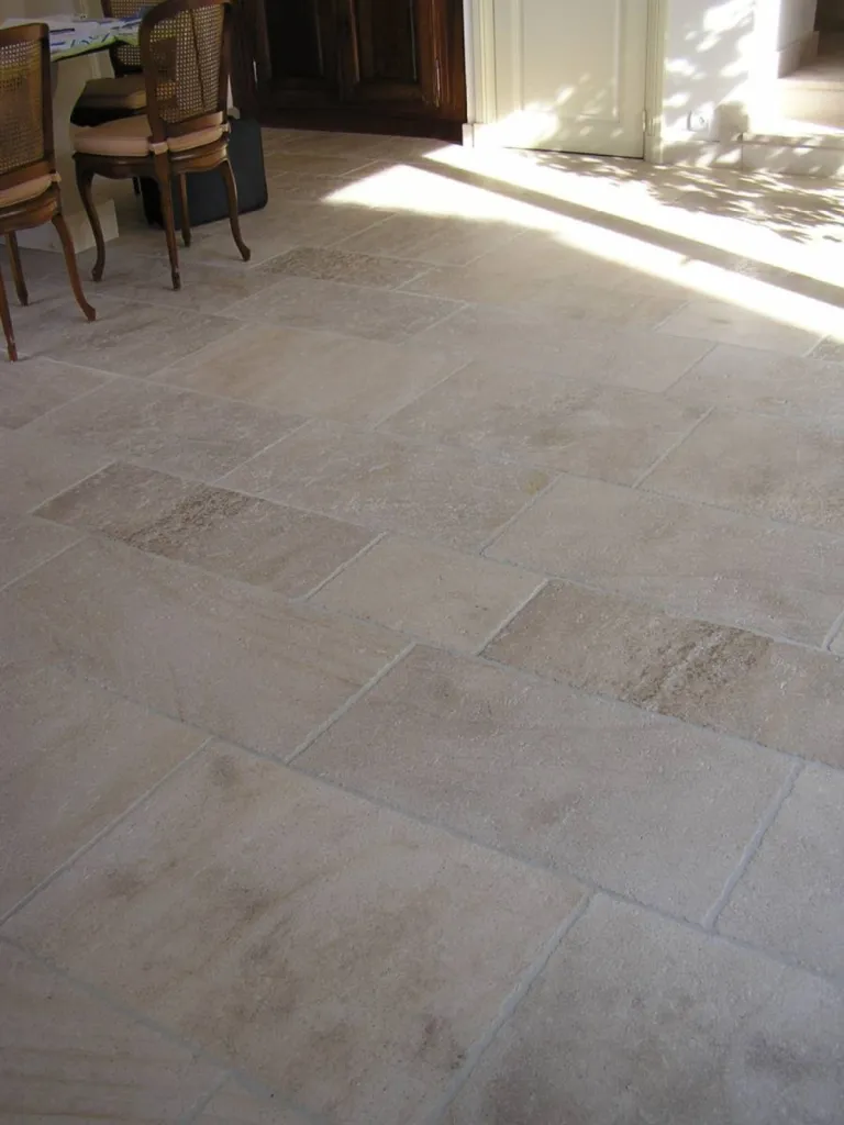 Dallage et pavé Antiquaire en pierre de Dordogne pour intérieur et extérieur