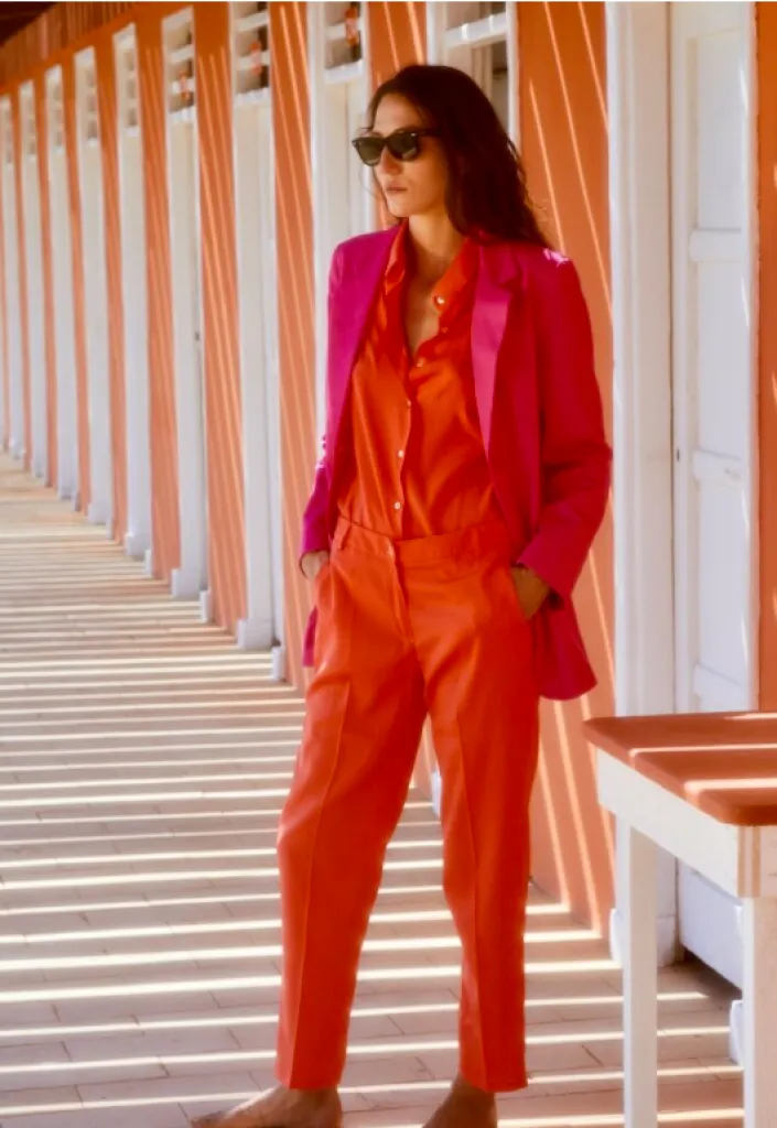 Laura Urbinati, des imprimés et des couleurs intemporels, des tissus fins.