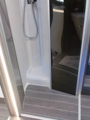 DOUCHE SPACIEUSE