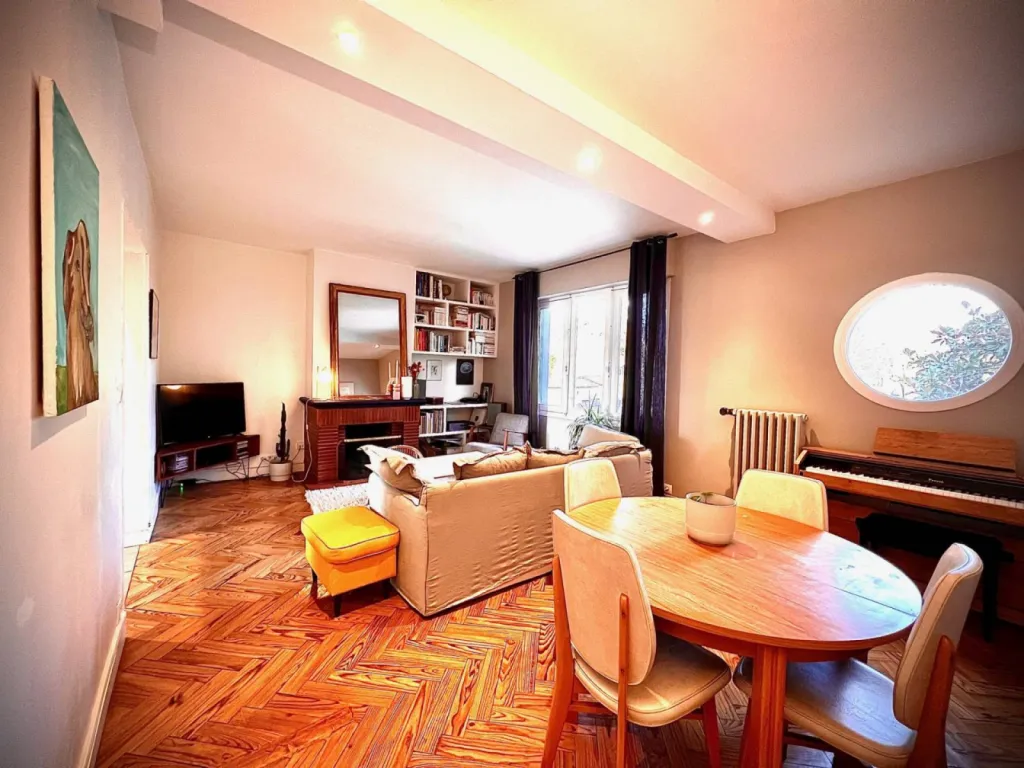 Ravissant appartement T3 rénové immeuble ancien Bordeaux Bacalan - Cité du vin 