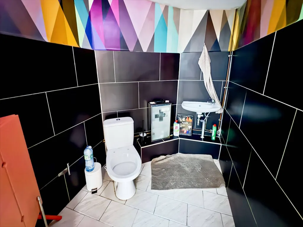 A saisir magnifique appartement de 150 m2 habitables avec cour terrasse de 146 m² sur lima commune de ELBEUF 76500